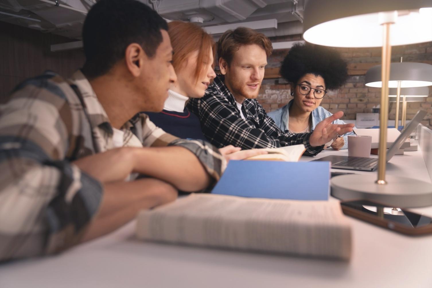 Session de formation en analyse financière avec des professionnels